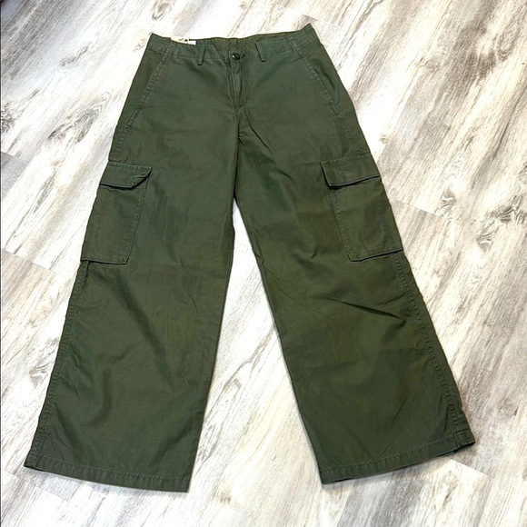 Levi's Pants - NWT Levi’s Women’s Olive Green Wide Leg Cotton Twill Baggy Cargo Pants Trousers